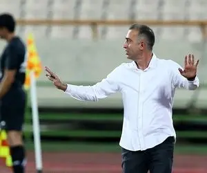 فراز کمالوند روی نیمکت تراکتور