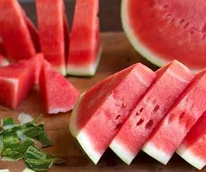 ایده های خلاقانه؛ برش هندوانه به شکل درخت برای شب یلدا