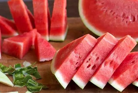 ایده های خلاقانه؛ برش هندوانه به شکل درخت برای شب یلدا