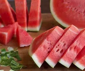 ایده های خلاقانه؛ برش هندوانه به شکل درخت برای شب یلدا