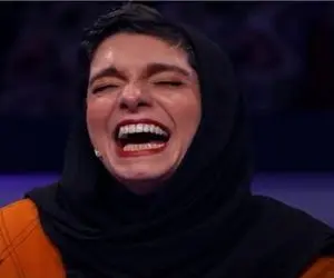 سکانس خندان؛ سیامک انصاری مچ الیکا عبدالرزاقی حین غیبت میگیره فقط خنده هاش