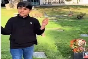آواز پر خاطره؛ نوه هایده سر مزار مادربزرگش زندگی سلام رو می خونه