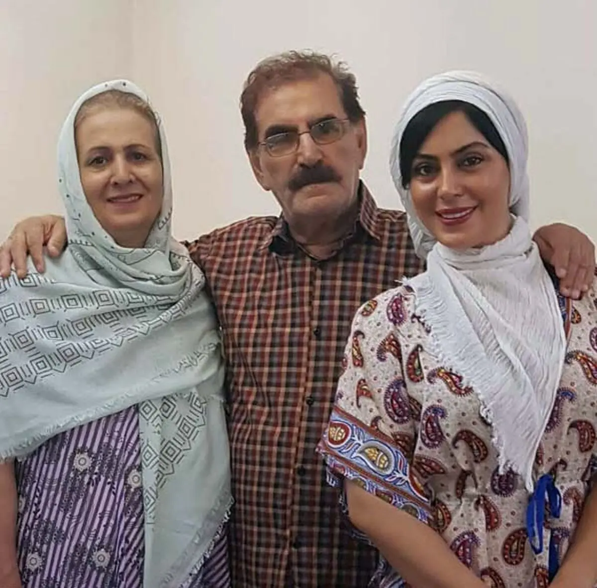 نیلوفر شهیدی و پدر مادرش