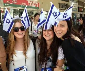 چرا دانش آموزان اسرائیلی دارن زبان فارسی یاد می گیرند؟