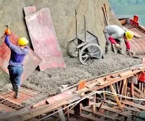 مشاغل پرمخاطره؛ کارگرای چینی نترس تو کوه و کمر راه میسازن رسما بین آسمون و زمین معلقن