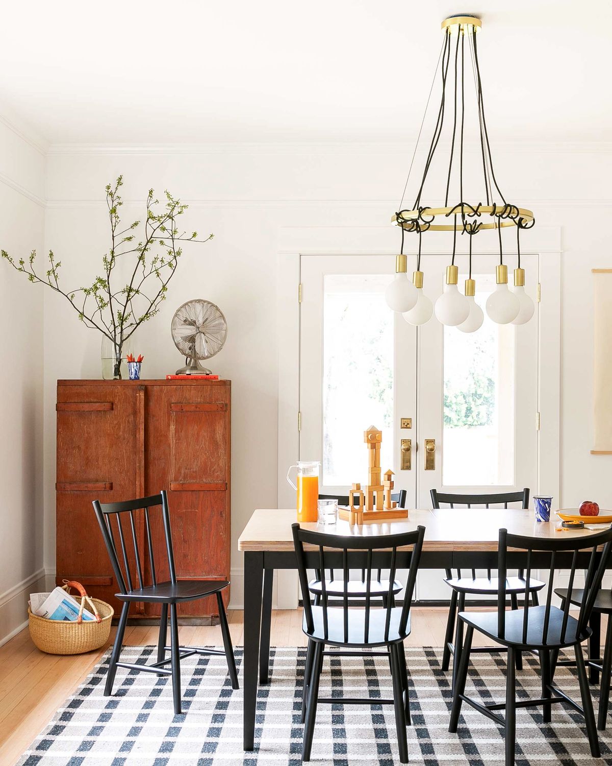 brass-chandelier-over-a-dining-table