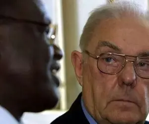 مردی که 35 سال را صرف شکار قاتل دخترش کرد درگذشت