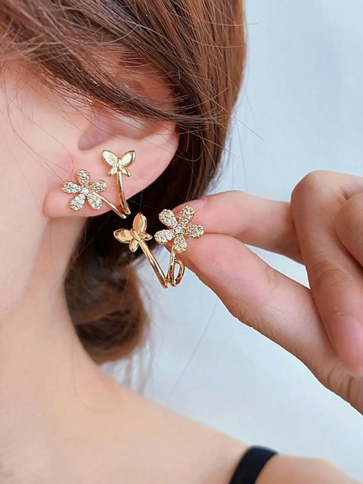 gold-butterfly-earring-model-12