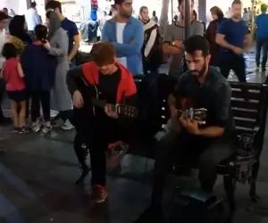 آواز خیابانی؛ جوونا با اجرای دلنشین آهنگ اگه یه روزی بری سفر ملت رو به وجد آوردن