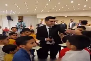 آواز شاد؛ آق معلم شاگرداشو عروسیش دعوت کرده بچه ها سقف تالارو آووردن پایین با رقصاشون
