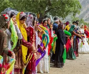 آواز محلی/یار گلونی پوش عاشقانه لری دیوانه کنندس