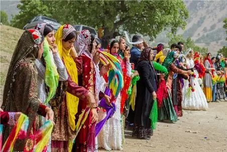 آواز محلی/یار گلونی پوش عاشقانه لری دیوانه کنندس