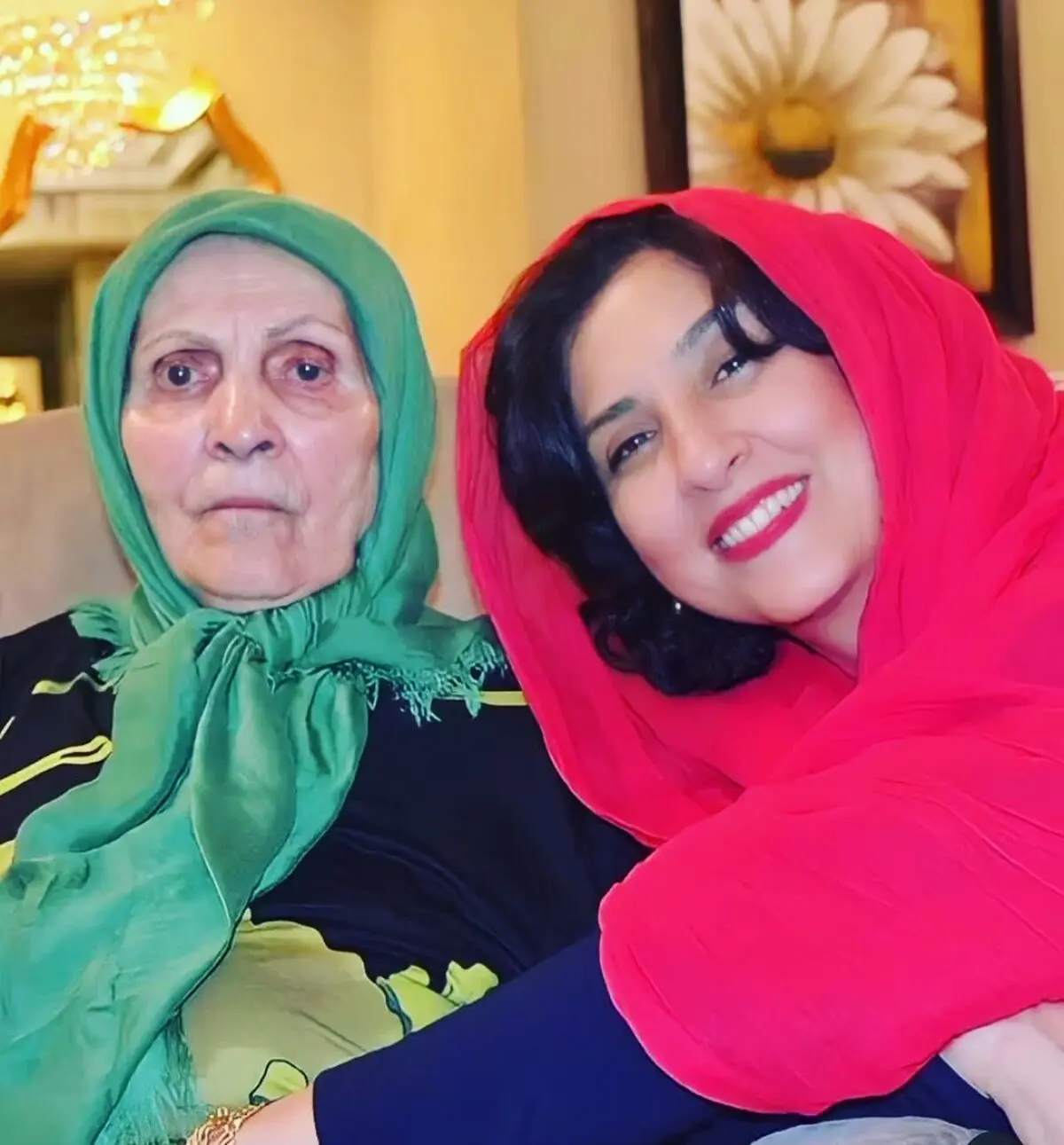 مرجانه گلچین و مادرش