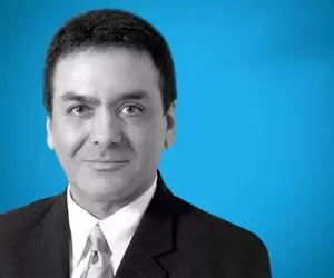 تمسخر «فیروز نادری» روی آنتن زنده صداوسیما