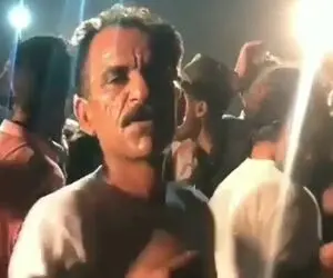 آواز بلرزون؛ رقص شونه بیقرار تو این شهر که نمیدونم کجاست کورس انداختن تو لرزوندن