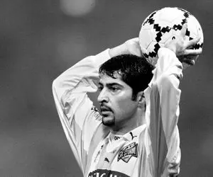 (عکس) یادداشت مجله معروف برای مهرداد میناوند