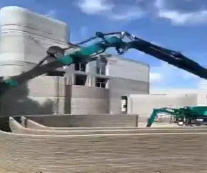 معماری خلاقانه؛ کارگرای ساختمونی آمریکا نرن دستگاه ساخت خودش صفر تا صد خونه رو میسازه