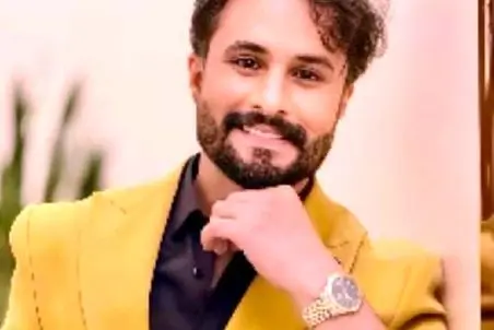 آواز اصیل؛ وقتی راغب دست به تنوع شده و ترانه  صد سال پیشو اجرا میکنه مردم ریسه رفتن