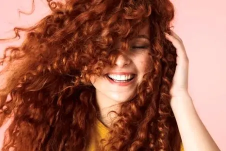 فناوری نوین؛ موهای بلند خانومه در چشم برهم زدنی موهای فر میشه