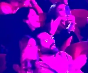 آواز معروفا؛ کامران تفتی و متین ستوده تو کنسرت با آهنگ بندری چه حرکتایی میزنن