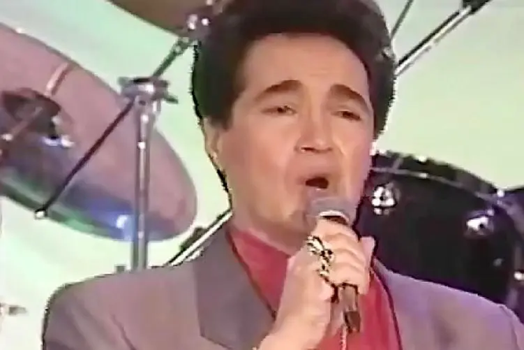 آواز شاد؛ جلال همتی تو دهه 50 با این نوستالژی خوندنش هوش از سر همه پروند رقصش دیدنیه