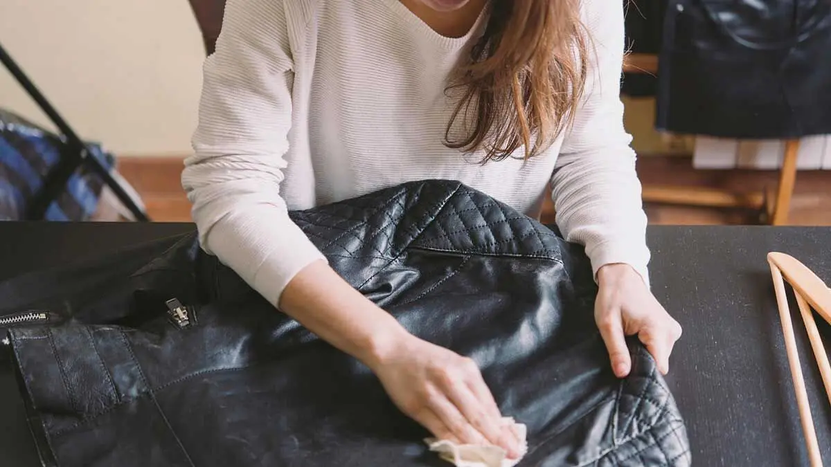 How-to-wash-leather-clothes