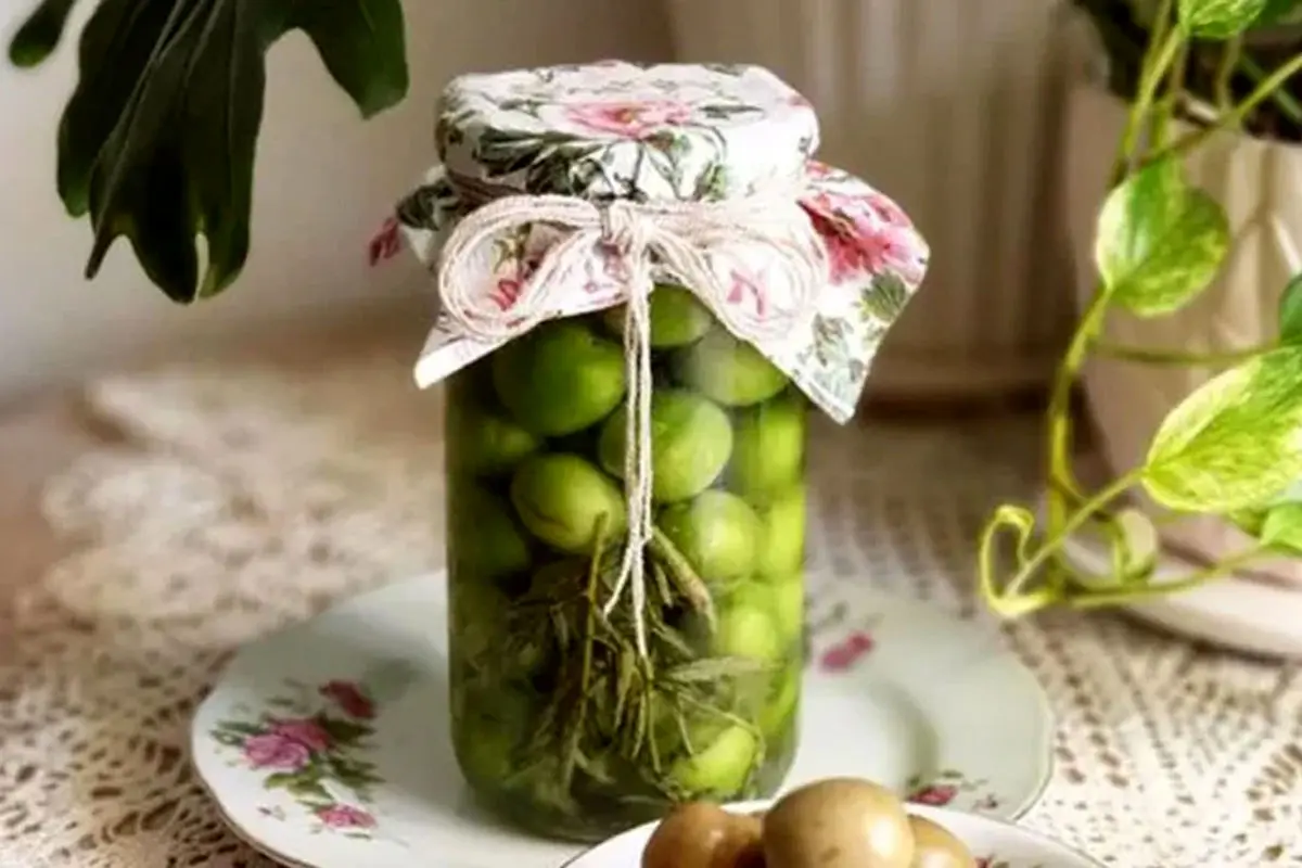 ترشی گوجه سبز