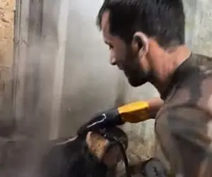 غذای خیابانی؛ تو افغانستان کله غول پیکر گاو رو کنار خیابان جز میدن و مدم واسش صف میکش