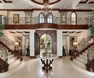 معماری خلاقانه؛ برای اعیونی شدن خونه ات باید پله شاهی بذاری با نورپردازی شکوهمند