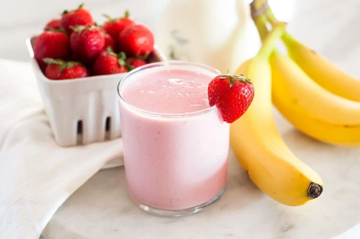 Simply-Recipes-Strawberry-Banana-Smoothie-LEAD-2-RECIRC-40ae66e586a341d7951fa38f5659fac4