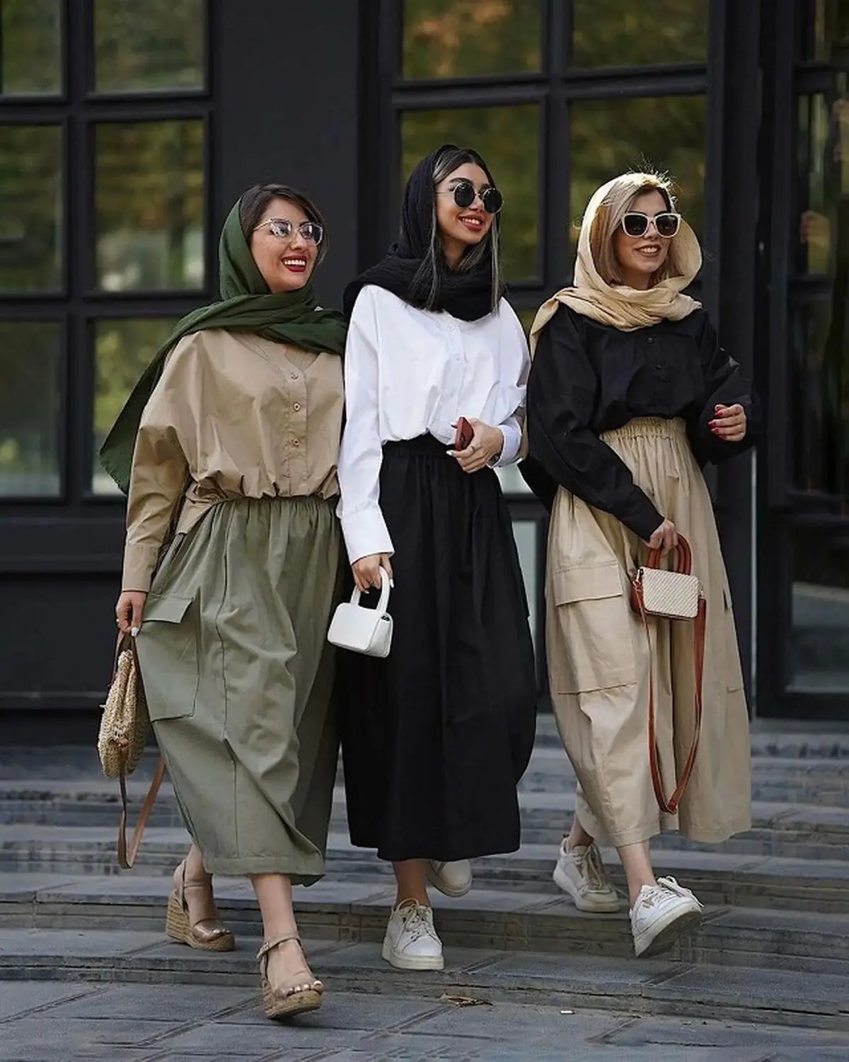 دامن پلیسه
