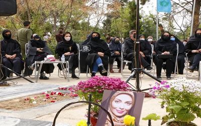 حضور الهام پاوه نژاد در مراسم یادبود آزاده نامداری