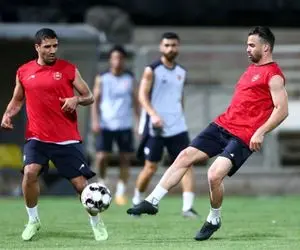 بیرانوند نشسته تمرین این و آن را نظاره می کند