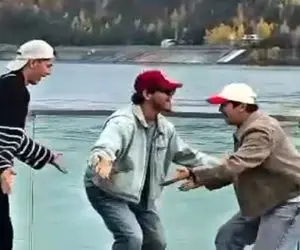 آواز محلی؛ پایکوبی 3 نفره این جوونا که سرشار از انرژین بهتون انرژی مثبت میده