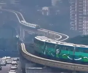 معماری خلاقانه؛ چین ریل ساخت با عرض لونه موش همزمان دوتا ترن از رو به روی هم رد میشن