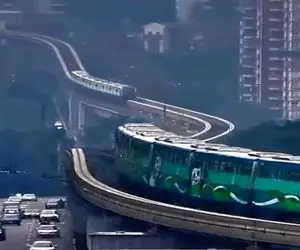 معماری خلاقانه؛ چین ریل ساخت با عرض لونه موش همزمان دوتا ترن از رو به روی هم رد میشن