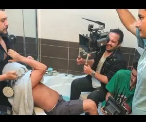 پشت صحنه ترسناک/جایی که کامبیز دیرباز بازیگرو خفه میکنه تو حموم خونش