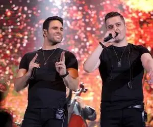 آواز شاد؛ حسین شرفی عالیجناب عشقو تو آسایشگاه کهریزک خوند فقط همخونی قشنگشون