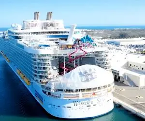 کشتی‌های خفن؛ یه طبقه کشتی رستورانه یه طبقه دیگه اش سالن کنسرت و بازی های کامپیوتری