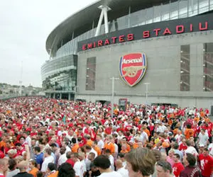 هواداران آرسنال:کرونکه، اینجا خانه ماست، از تیم ما برو!