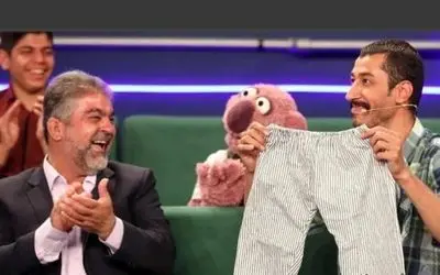 سوتی خندان؛ بهرام افشاری وسط برنامه یه گافی داد شهاب حسینی و تماشاچیا ترکیدن از خنده