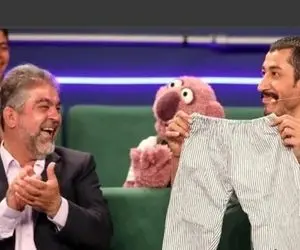 سوتی خندان؛ بهرام افشاری وسط برنامه یه گافی داد شهاب حسینی و تماشاچیا ترکیدن از خنده