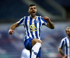 (ویدئو) گل دیدنی مهدی طارمی در بازی پورتو - موریرنزه