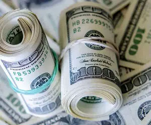 قدرت‌نمایی اخبار سیاسی در بازار ارز