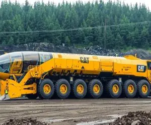 ابزارآلات غول پیکر؛ بیل مکانیکی وحشی شد، جاده رو مثل کره آب کرد