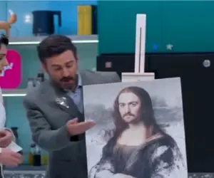 سکانس خندان؛ الیکا عبدالرزاقی کادو نیما لیزا آورده؛ نیما میگه از سر به پایینو نیستم