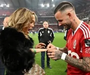 حسن ختام جنجالی دربی بلژیک؛ خواستگاری دراماتیک در زمین مسابقه