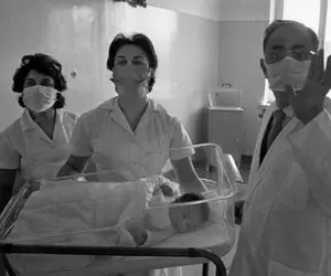 سفر به ایام قدیم؛ میخکوب شدن محمدرضا پهلوی بعد از زایمان فرح خودشیفته