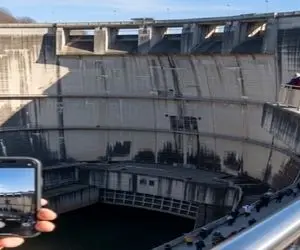 معماری طبیعت؛ فیلمبردار لحظه ریختن دیوار سد رو فیلم گرفت معلوم نی خودش زنده موند یا نه