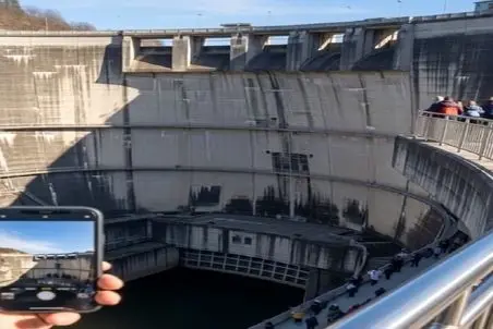 معماری طبیعت؛ فیلمبردار لحظه ریختن دیوار سد رو فیلم گرفت معلوم نی خودش زنده موند یا نه